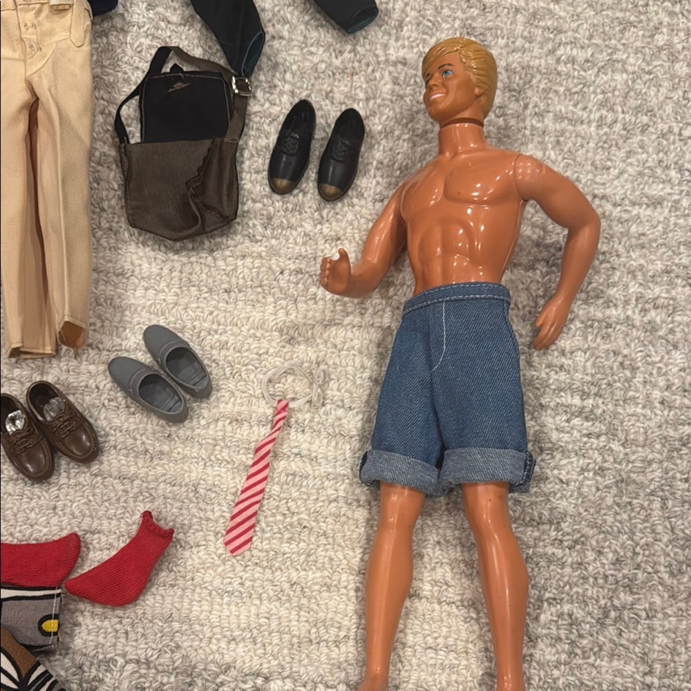 Vintage Ken dolls, clothing and accessories - Picture 5 of 8